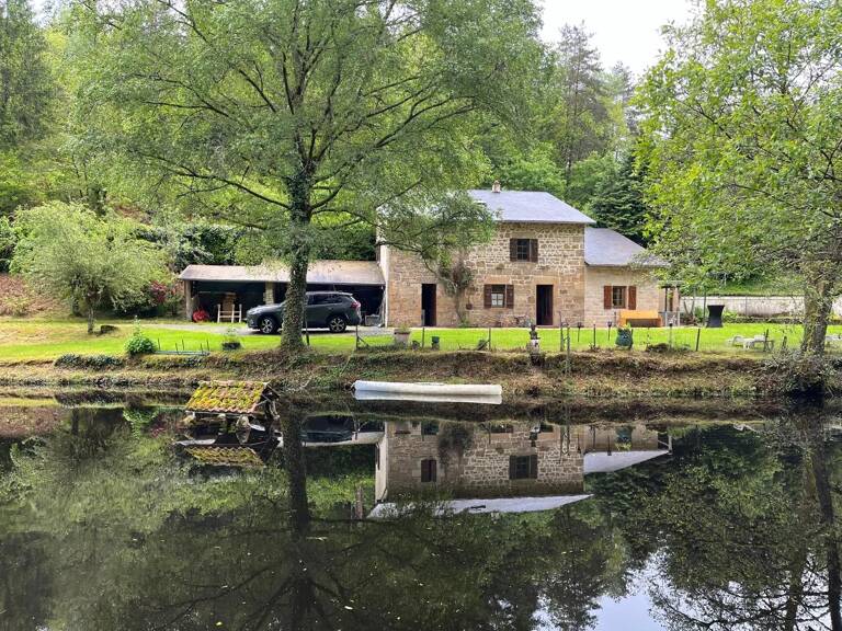 Haute-Vienne, une propriété avec étang au bord de la Vienne — photo 1