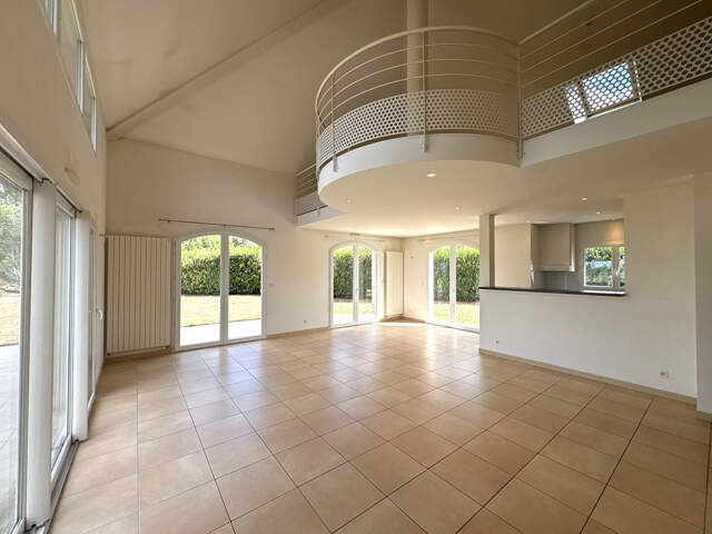 MAISON 7 PIÈCES 176 M² AVEC JARDIN - SAINT-LAURENT — photo du bien
