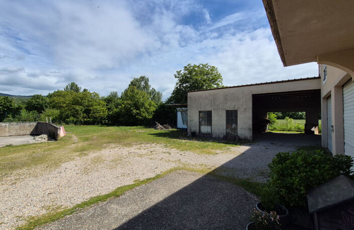 Ensemble immobilier, bâtiments professionnel, hangar — photo 2