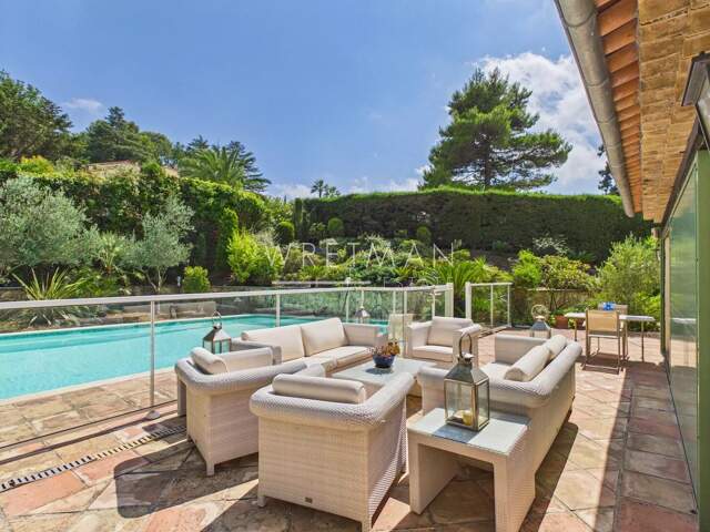 Villa familiale avec piscine dans une domaine sécurisé - Mougins — photo du bien