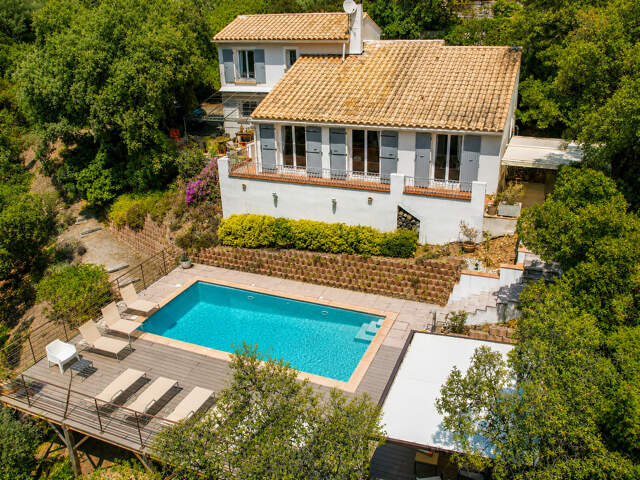 A VENDRE AUX ISSAMBRES  VILLA VUE DÉGAGÉE SUR LA COLLINE 3 CHAMBRES AVEC PISCINE EN BOUT D'IMPASSE — photo du bien