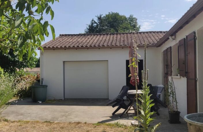 Maison de plain-pied, garage et jardin à vendre à Rioux (17) — photo 3