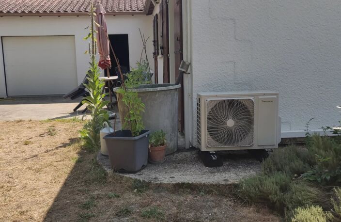 Maison de plain-pied, garage et jardin à vendre à Rioux (17) — photo 4