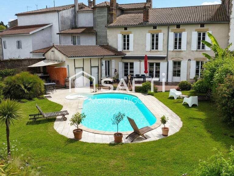 Maison avec jardin et piscine en centre-ville — photo 1