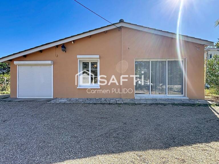 Idéalement située à 2 pas des commodités  : maison entièrement de plain pied avec 2 chambres, jardin, grand garage et abris de jardin — photo 1