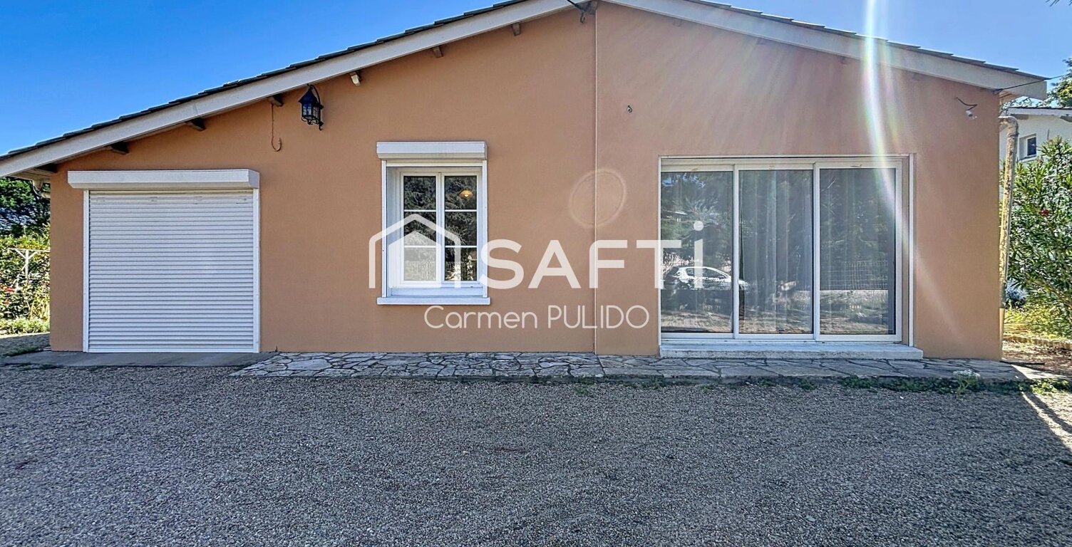 Idéalement située à 2 pas des commodités  : maison entièrement de plain pied avec 2 chambres, jardin, grand garage et abris de jardin — photo 1