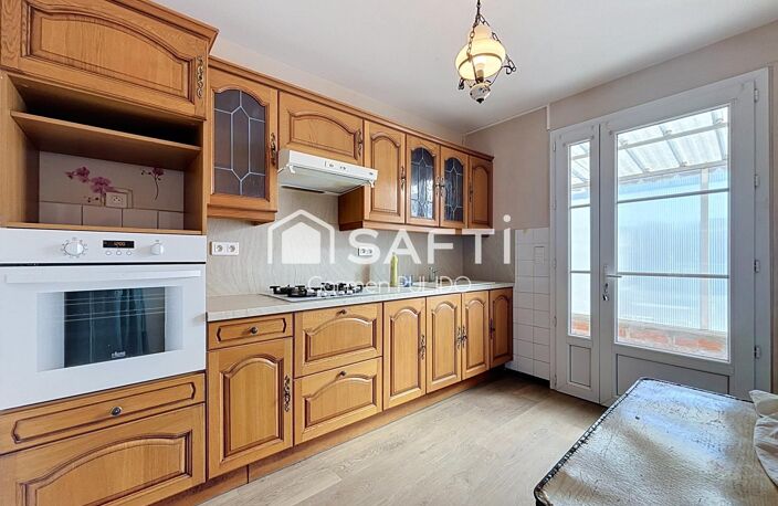 Idéalement située à 2 pas des commodités  : maison entièrement de plain pied avec 2 chambres, jardin, grand garage et abris de jardin — photo 5