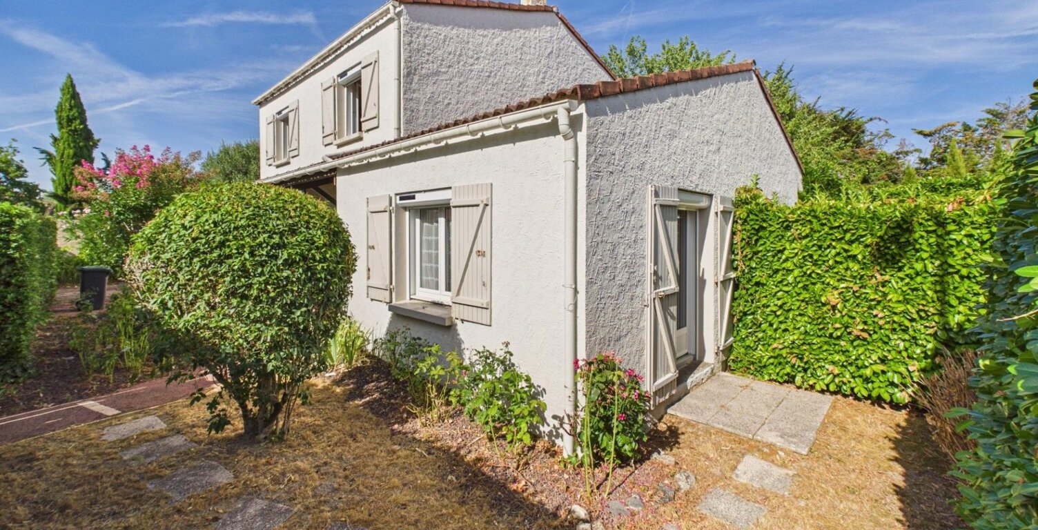 Maison traditionnelle 6 pièces en quartier calme — photo 1