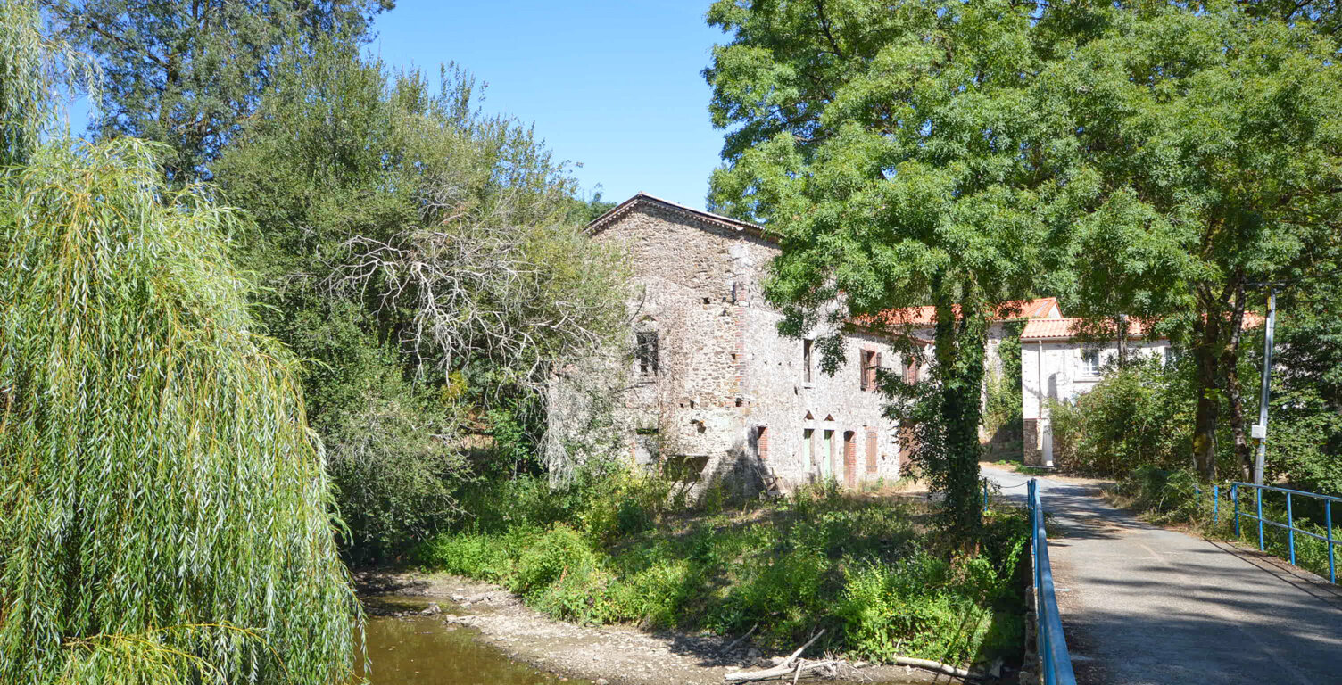 SAINTE-CECILE - RARE - Ensemble de deux moulins à eau — photo 1