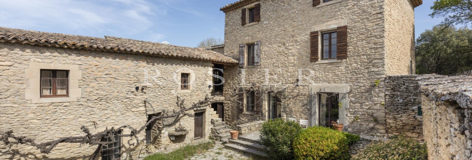 Maison 9 Pièces 350 m² à vendre à Gordes (84220)