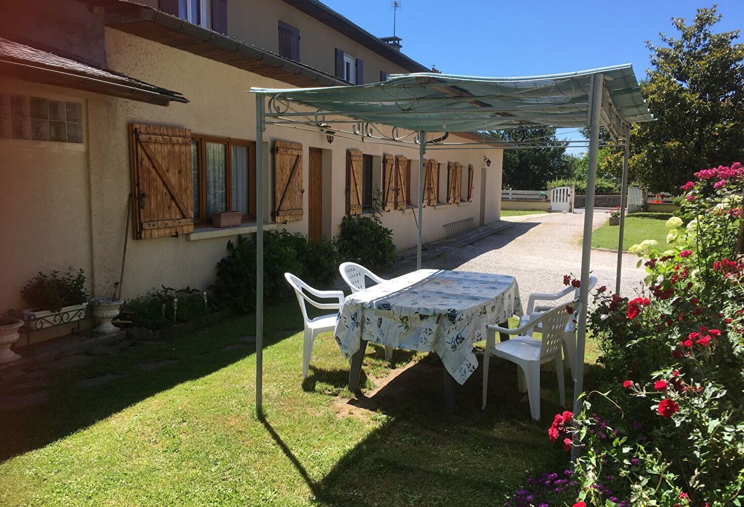 Ensemble Immobilier - St Geniez d'Olt et d'Aubrac - Terrain - Garage — photo 1