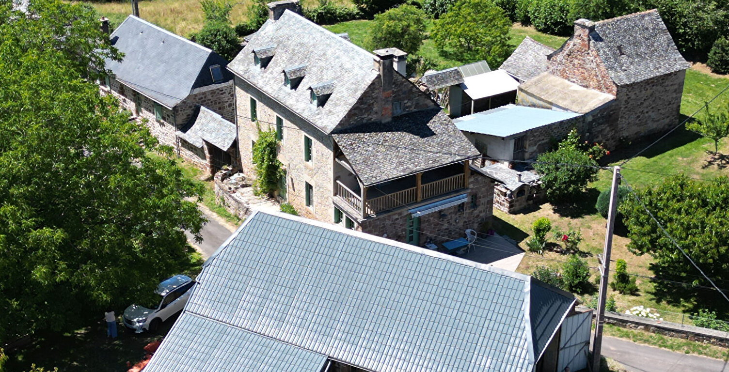 Ensemble immobilier en pierre entre BOZOULS et ESPALION — photo 1
