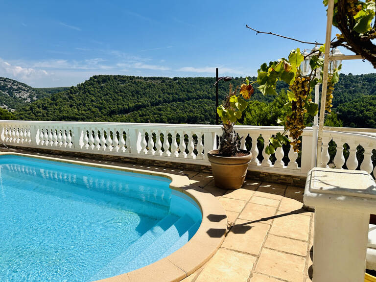 Sur les hauteurs de Carnoux : Villa type 5 avec piscine — photo 1
