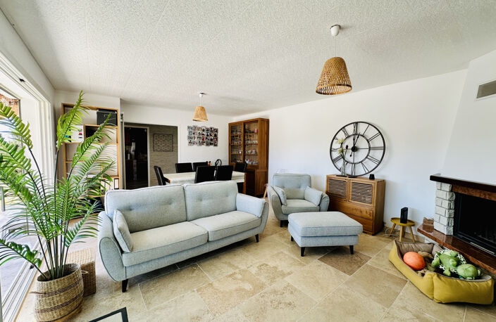 Sur les hauteurs de Carnoux : Villa type 5 avec piscine — photo 3