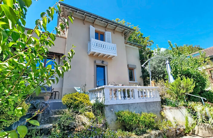 ÉCULLY   MAISON ATYPIQUE DANS UN ÉCRIN DE VERDURE — photo 2
