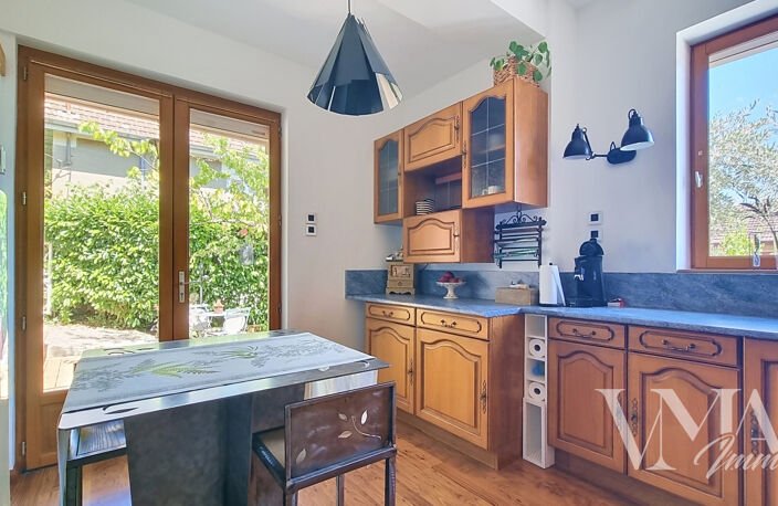 ÉCULLY   MAISON ATYPIQUE DANS UN ÉCRIN DE VERDURE — photo 5