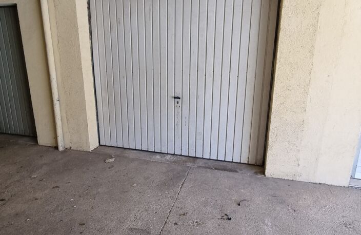 Vente Garage 13 m&sup2; — photo 2