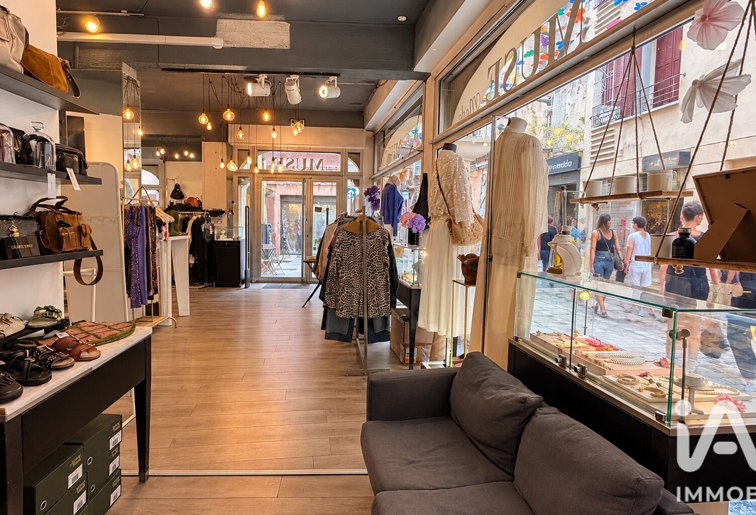 Vente Local commercial 170 m&sup2; — photo 1