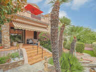 Villa de 318m2 avec deux logements indépendants et fort potentiel ! — photo 4
