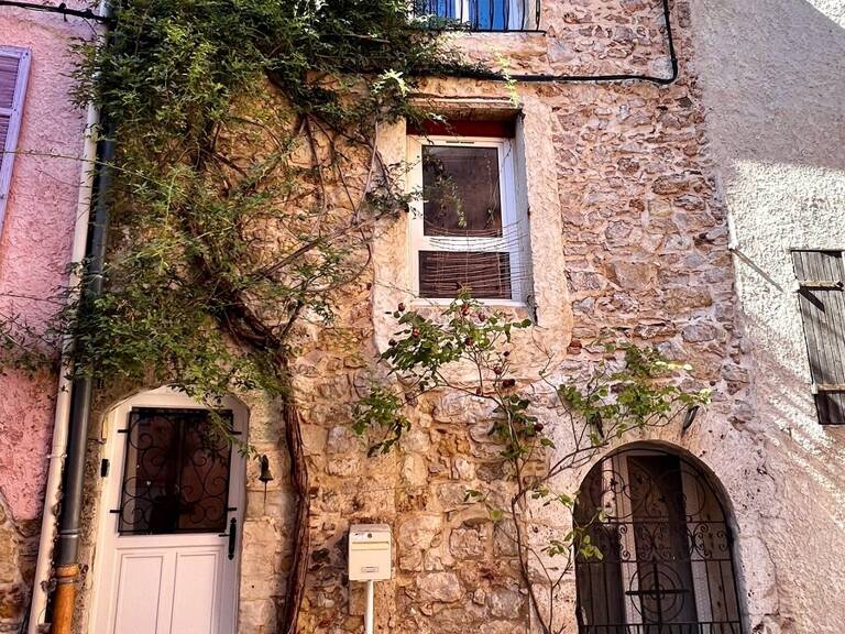 Située en plein cœur historique de Pignans, cette maison de vill — photo 1