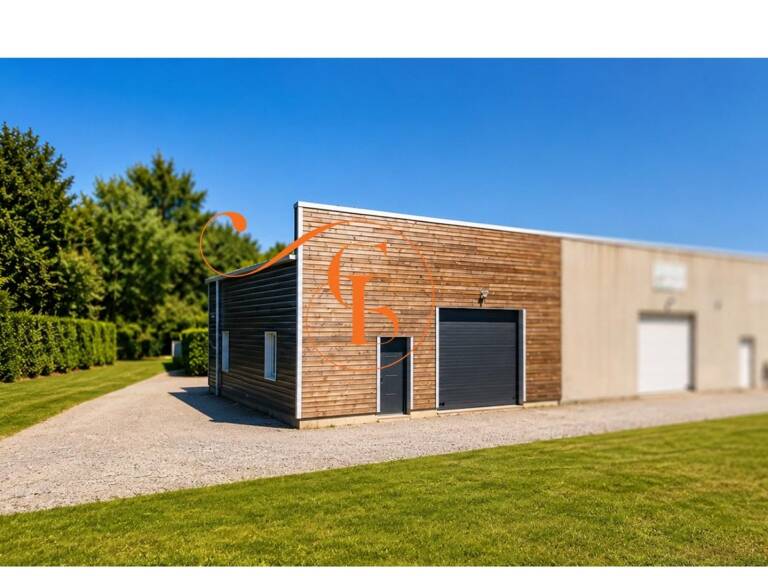 Local professionnel 102m² — photo 1
