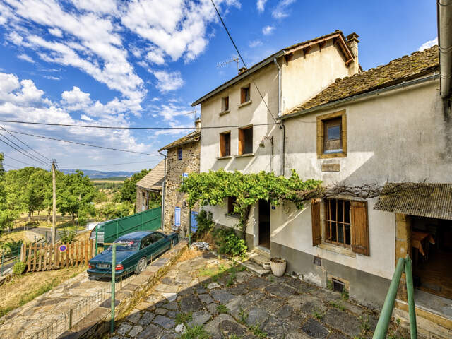 Maison de Hameau T4 avec Terrasse, Terrain et Atelier. — photo du bien