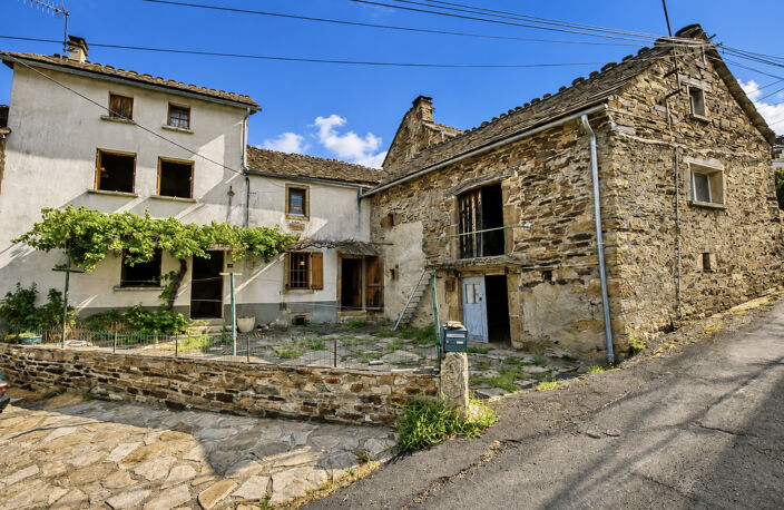 Maison de Hameau T4 avec Terrasse, Terrain et Atelier. — photo 2