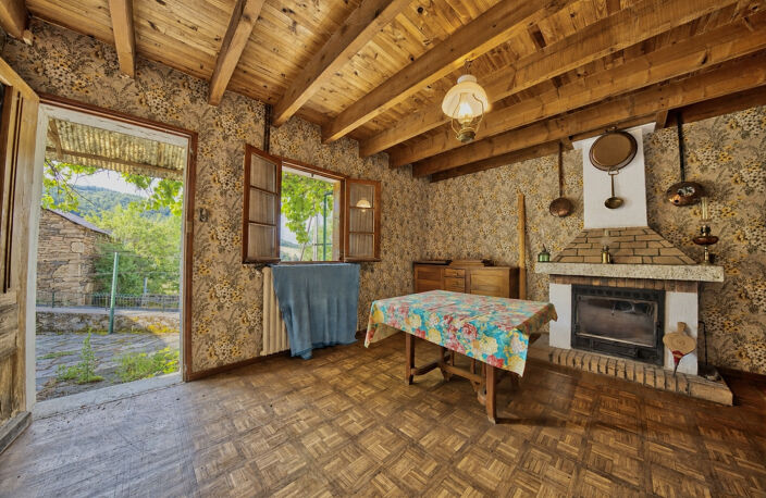 Maison de Hameau T4 avec Terrasse, Terrain et Atelier. — photo 4