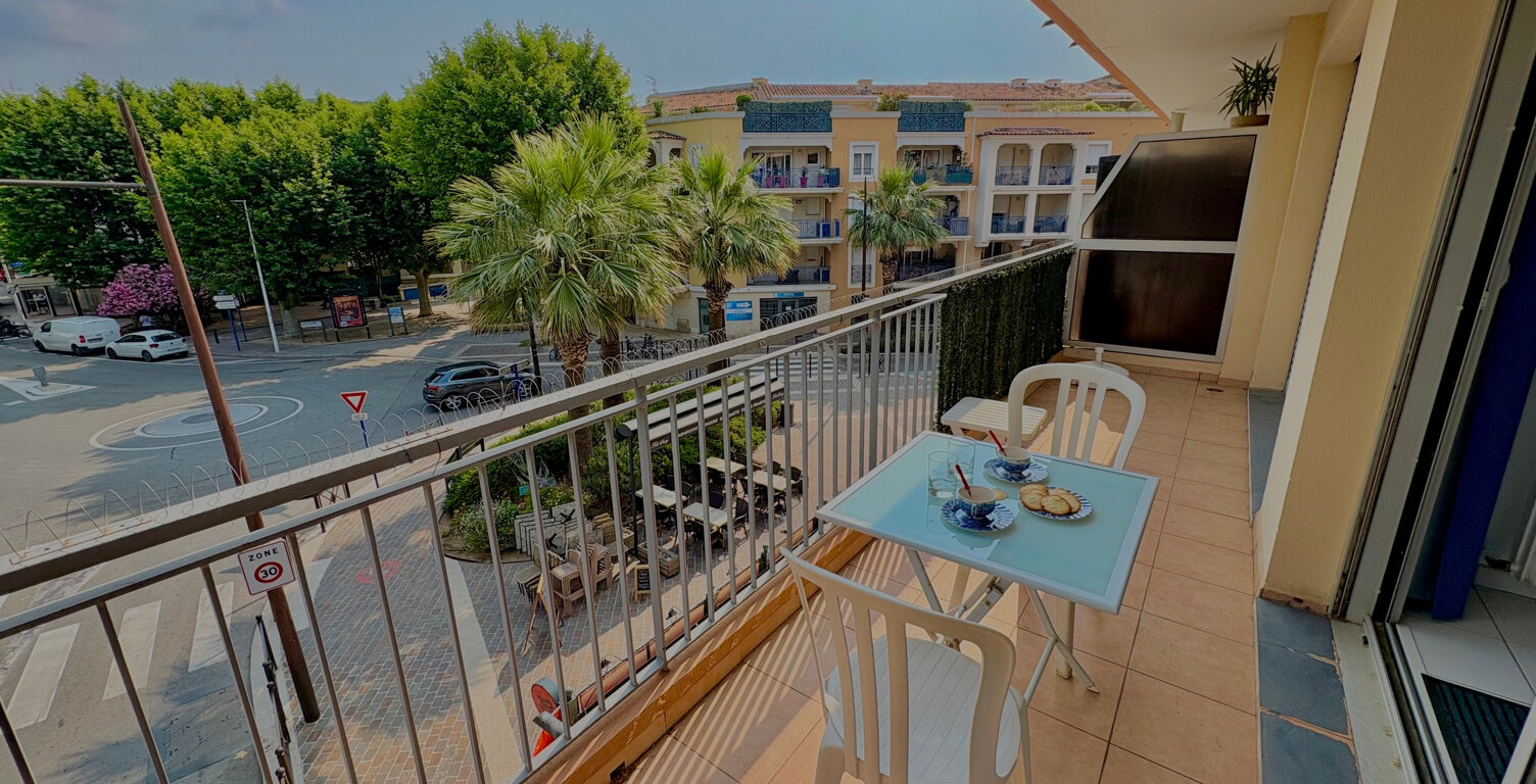 Appartement T2 en plein centre de Sainte-Maxime et à 200m des plages. — photo 1