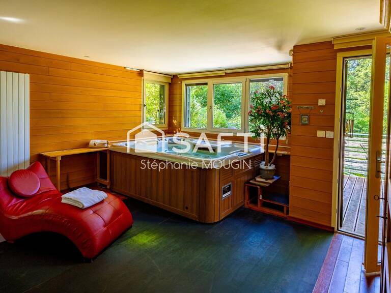 Propriété d'exception au cœur du Pays Horloger  Un domaine unique de plus de 805 m² habitables dans un ecrin de verdure. — photo 1