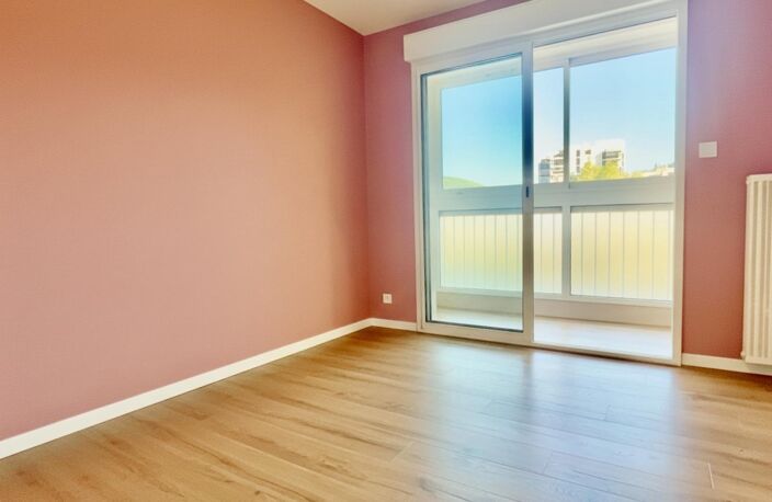 APPARTEMENT 3 PIECES LUMINEUX 103 m2 ( 87m2 carrez) — photo 4
