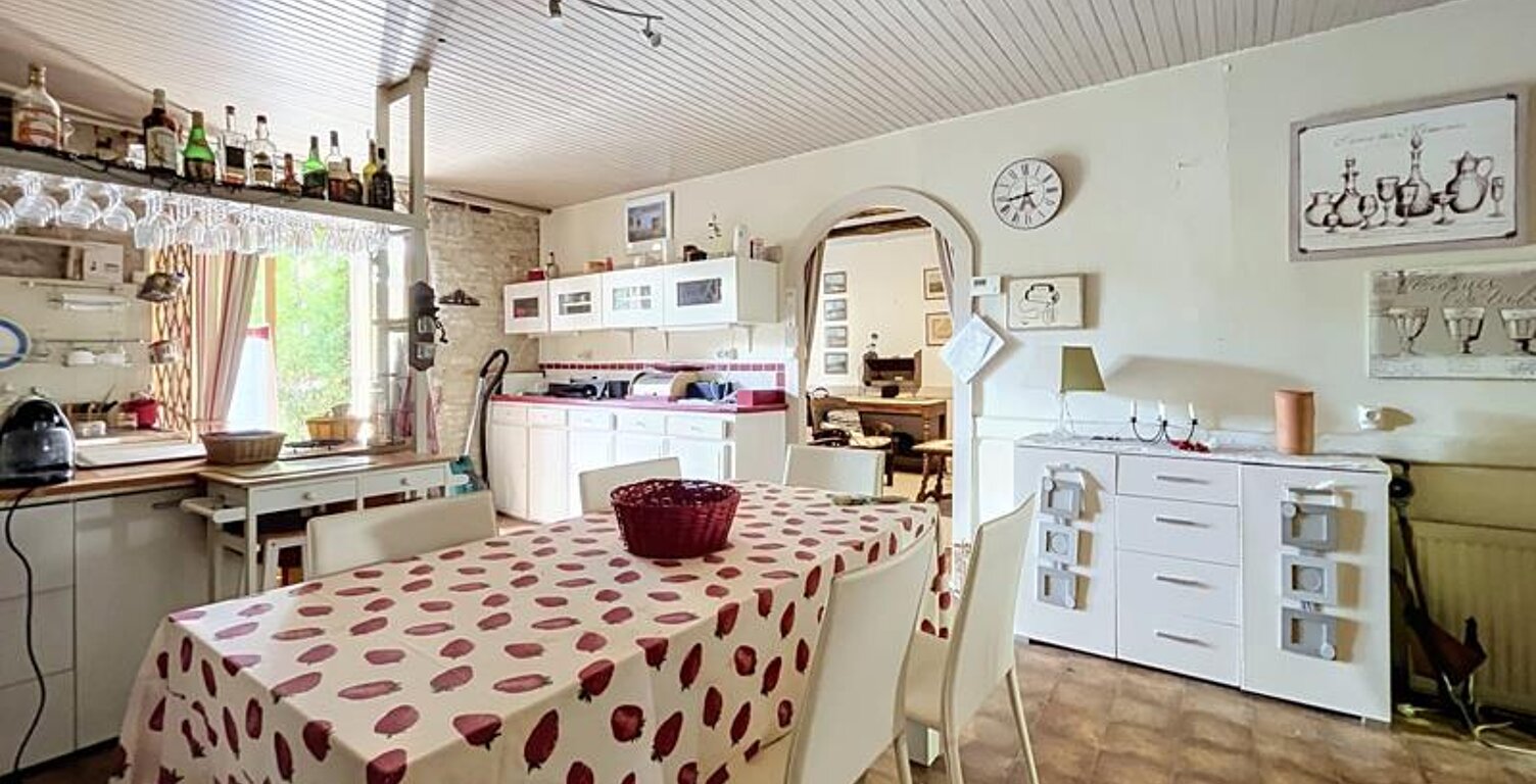 Maison en pierre de 6 pièces principales — photo 1