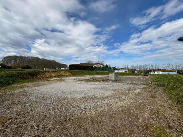 Terrain à vendre   (40) — photo du bien