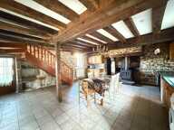 BELLE OPPORTUNITE ! Maison en pierre de 165m², pleine de charme, 4 chambres, Cour intérieure de 379m² 93 000 € — photo 3