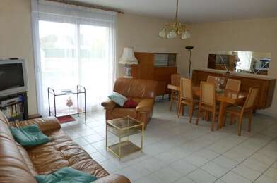 Appartement 4 pièces 858 €