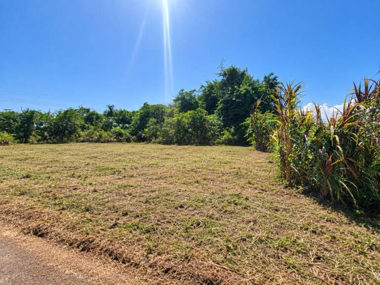 Terrain constructible de 1 001 m² au bourg de Tonate – Macouria — photo 1