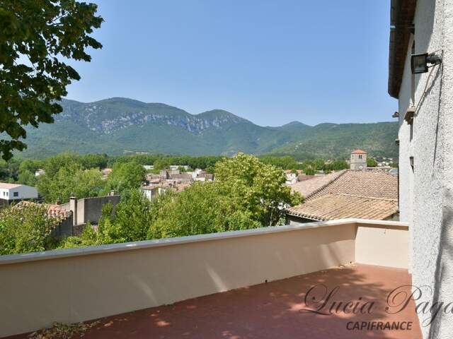 Une maison au pied du château, entre vie de village et grands espaces – Quillan — photo du bien