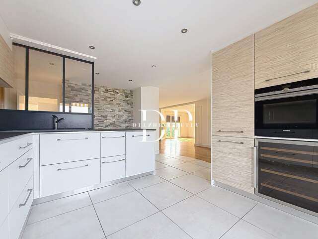 Appartement à vendre 4 pièces de 129,33 m2  (74) Annemasse — photo du bien