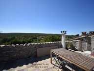ISSIRAC – MAISON DE VILLAGE T3 EN PIERRE AVEC TOIT-TERRASSE ET VUE – DÉPENDANCES EN OPTION — photo 2