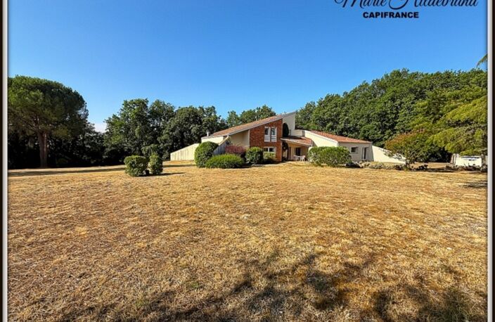 Maison d'architecte de caractère – 285 m² habitables – Vue dominante – Piscine – Grand garage — photo 2