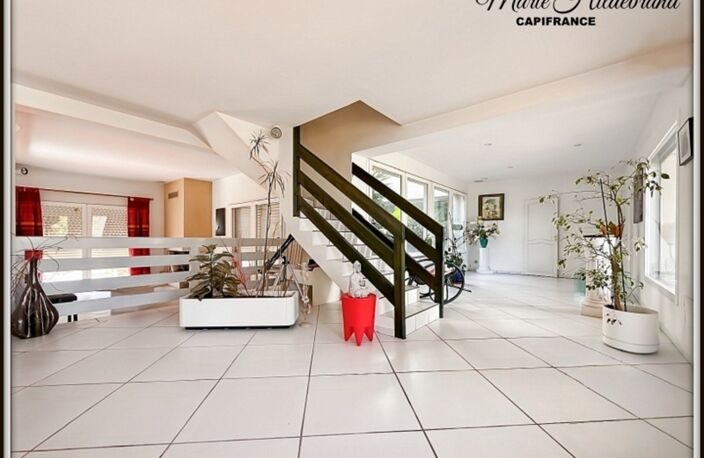 Maison d'architecte de caractère – 285 m² habitables – Vue dominante – Piscine – Grand garage — photo 3
