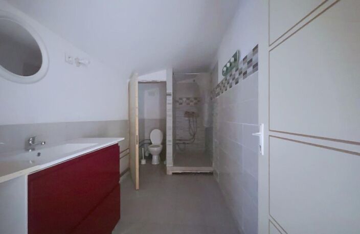 A vendre : Studio à aménager - idéal investissement ou premier achat — photo 3