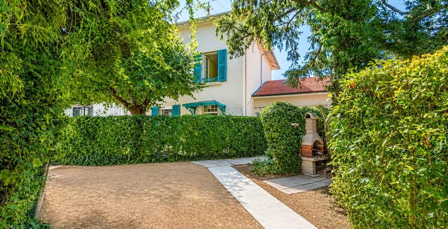 Charmante maison Bourgeoise de 8 pièces de 251 m² avec annexes — photo 1