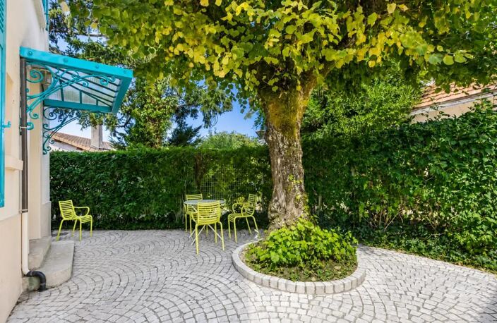 Charmante maison Bourgeoise de 8 pièces de 251 m² avec annexes — photo 2