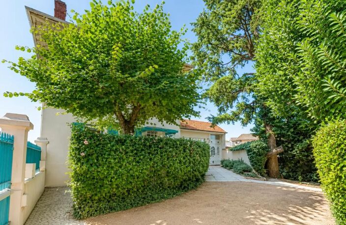 Charmante maison Bourgeoise de 8 pièces de 251 m² avec annexes — photo 4