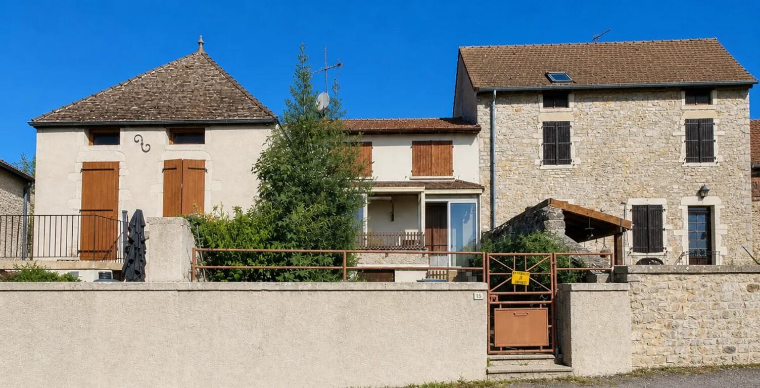 Maison de 4 pièces, 86 m² au centre de Moroges - À RENOVER — photo 1