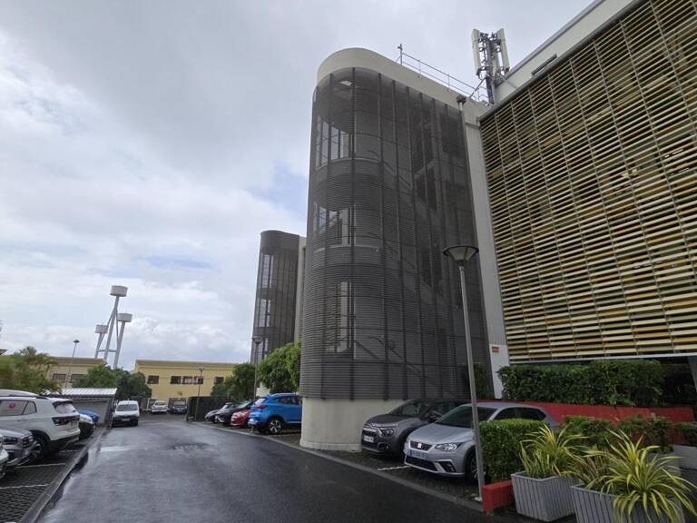 BUREAUX 158 m² A LOUER / ZAC 2000 LE PORT — photo 1