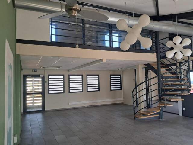 BUREAUX 158 m² A LOUER / ZAC 2000 LE PORT — photo du bien