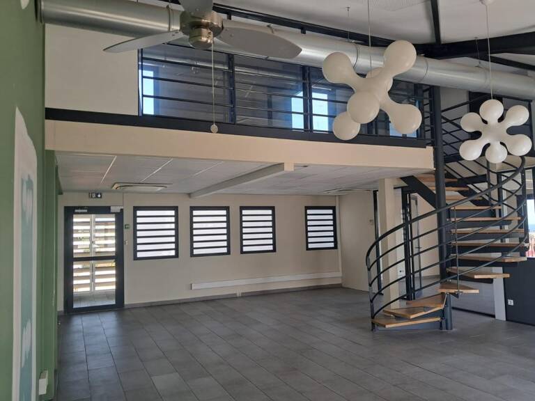 BUREAUX 158 m² A LOUER / ZAC 2000 LE PORT — photo 1