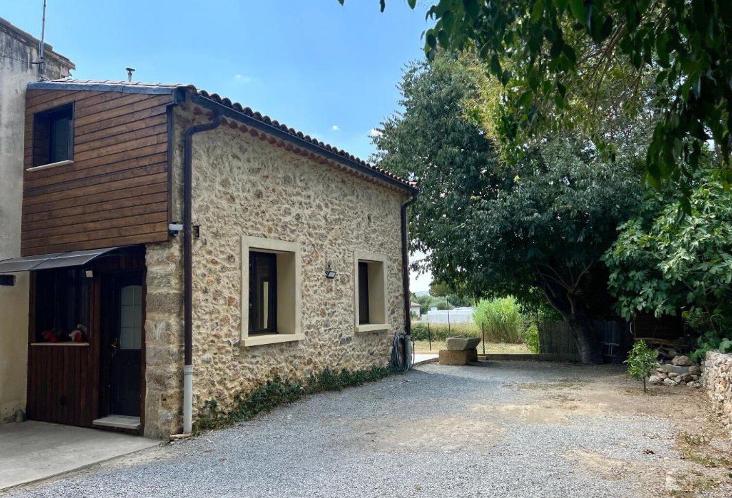 Maison de caractère en pierres T5 avec jardin et garage — photo 1